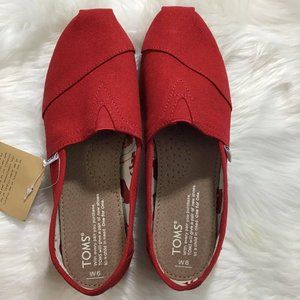 New with Tags TOMS Women classic canvas slip on